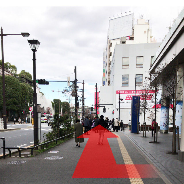 (1)二子玉川駅改札高島屋側(西口)に出て、右に直進します。